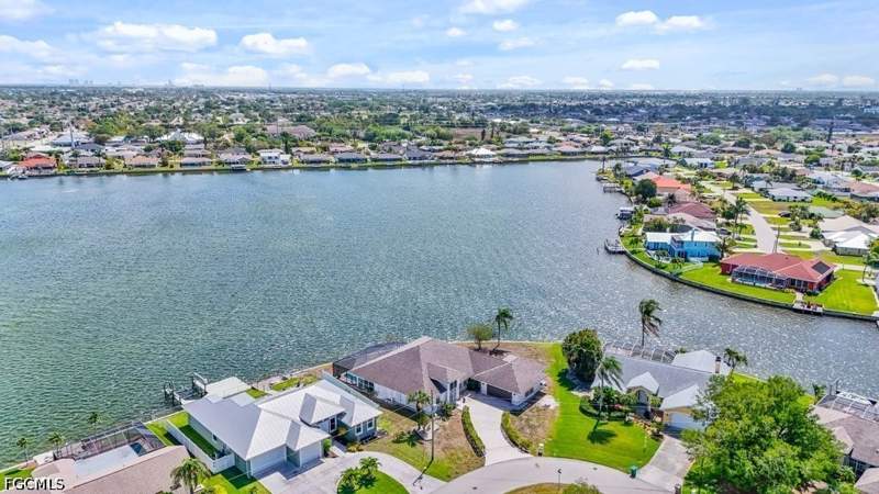 3 bedroom SingleFamilyResidence at 837 SW 2nd Ave, Cape Coral, Cape Coral — photo 2