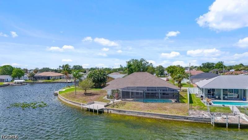 3 bedroom SingleFamilyResidence at 837 SW 2nd Ave, Cape Coral, Cape Coral — photo 4