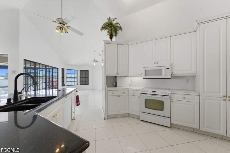 3 bedroom SingleFamilyResidence at 837 SW 2nd Ave, Cape Coral, Cape Coral — photo 5