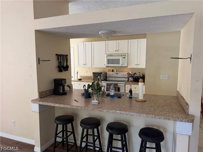 3 bedroom SingleFamilyResidence at 8072 Sandpiper Rd, San Carlos Park, Fort Myers — photo 2