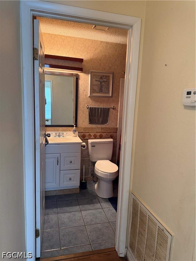 3 bedroom SingleFamilyResidence at 8072 Sandpiper Rd, San Carlos Park, Fort Myers — photo 4