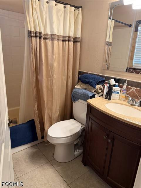 8072 Sandpiper Rd, Fort Myers FL - photo 6 of 12
