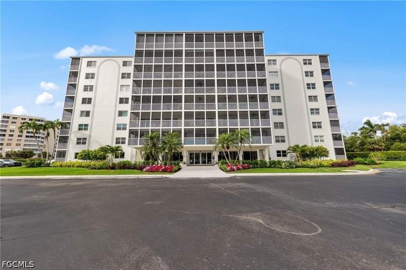 bedroom Condominium at 1 Bluebill Ave 402, Vanderbilt Towers, Naples — photo 2