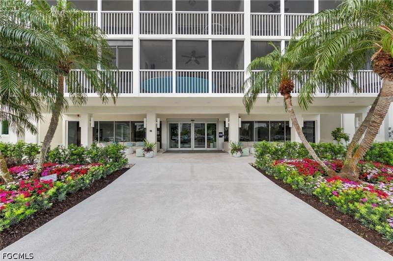 bedroom Condominium at 1 Bluebill Ave 402, Vanderbilt Towers, Naples — photo 3