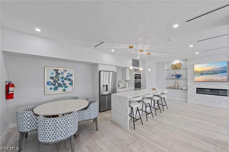 bedroom Condominium at 1 Bluebill Ave 402, Vanderbilt Towers, Naples — photo 5