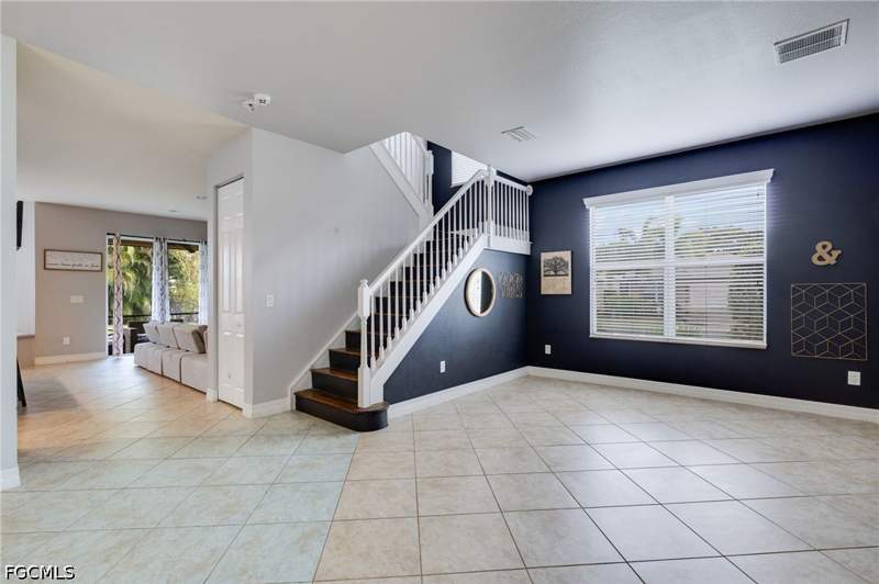 5 bedroom SingleFamilyResidence at 10519 Winged Elm Ln, Botanica Lakes, Fort Myers — photo 2