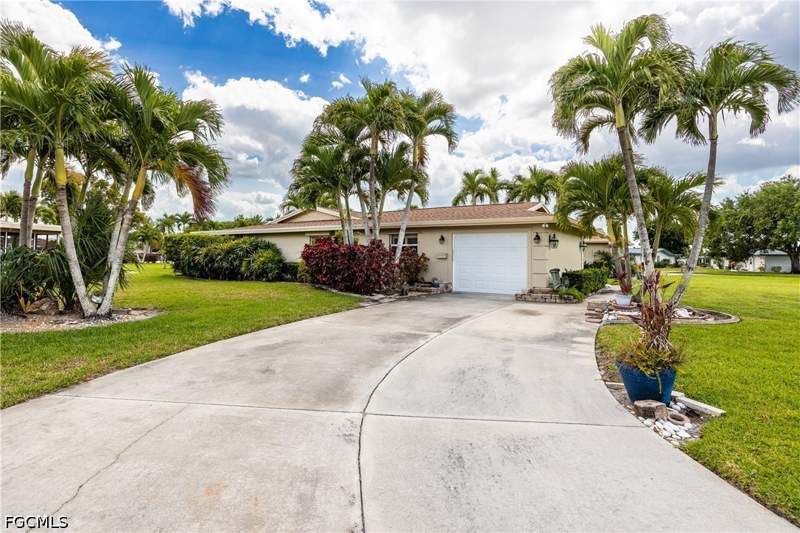 2 bedroom Attached at 1460 Tredegar Dr, Whiskey Creek Village Green, Fort Myers — photo 5