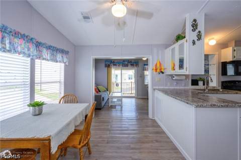 11089 Sunglow Ln, Fort Myers FL - photo 11 of 34