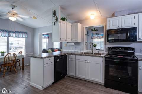 11089 Sunglow Ln, Fort Myers FL - photo 13 of 34