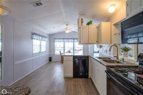 11089 Sunglow Ln, Fort Myers FL - photo 14 of 34