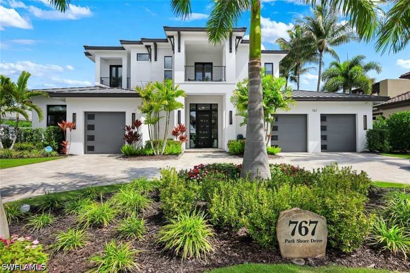 5 bedroom SingleFamilyResidence at 767 Park Shore Dr, Park Shore, Naples — photo 1