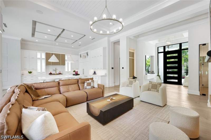 5 bedroom SingleFamilyResidence at 767 Park Shore Dr, Park Shore, Naples — photo 2