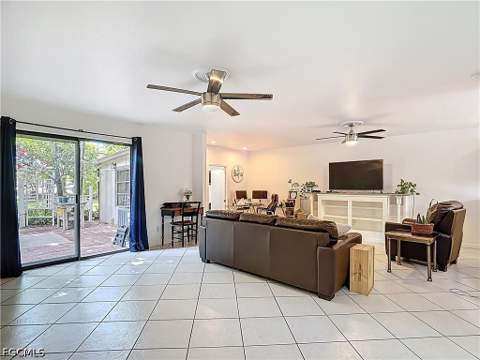 4293 Island Cir 4, Fort Myers FL - photo 13 of 48