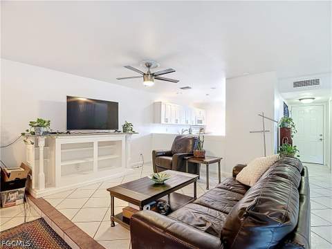 4293 Island Cir 4, Fort Myers FL - photo 17 of 48