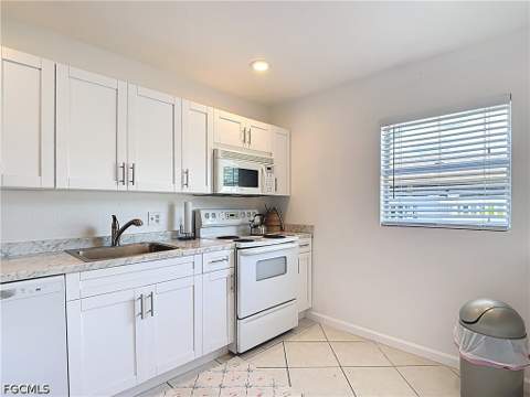 4293 Island Cir 4, Fort Myers FL - photo 8 of 48