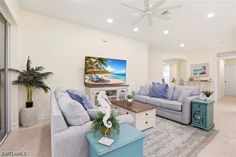 2 bedroom Condominium at 817 Carrick Bend Cir 201, Barbados, Naples — photo 4