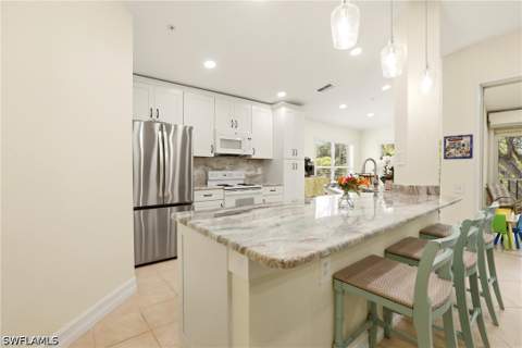817 Carrick Bend Cir 201, Naples FL - photo 6 of 31