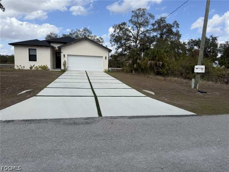 4 bedroom SingleFamilyResidence at 6013 Acorn Cir, Port Labelle, Labelle — photo 1