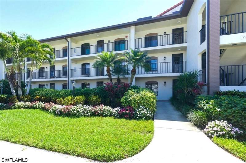 2 bedroom Condominium at 7260 Coventry Ct 405, Country Manor, Naples — photo 3