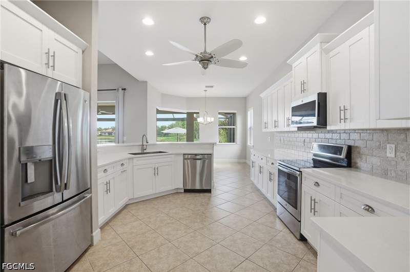 3 bedroom SingleFamilyResidence at 5672 Whispering Willow WAY, EMERSON SQUARE, Fort Myers — photo 4