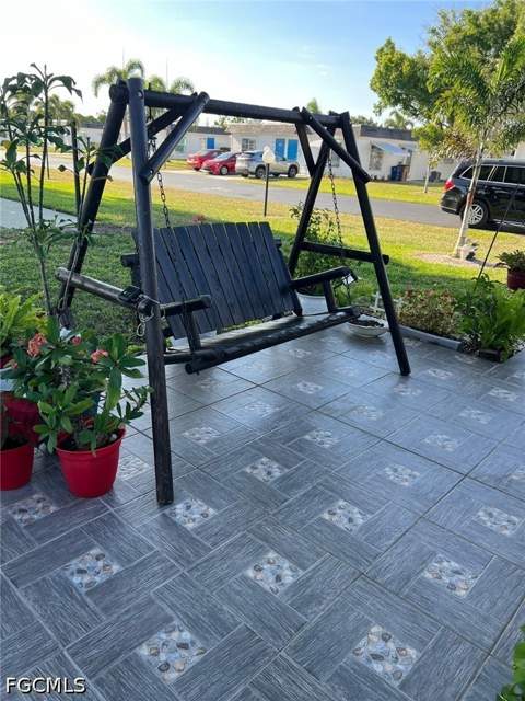 18 Hamlin Ct, Lehigh Acres FL - photo 7 of 36