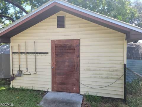1104 Gulf St, Moore Haven FL - photo 17 of 26
