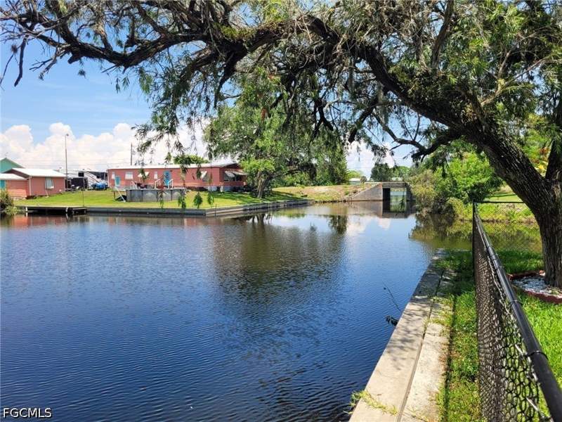 4 bedroom SingleFamilyResidence at 1104 Gulf St, Moore Haven, Moore Haven — photo 2