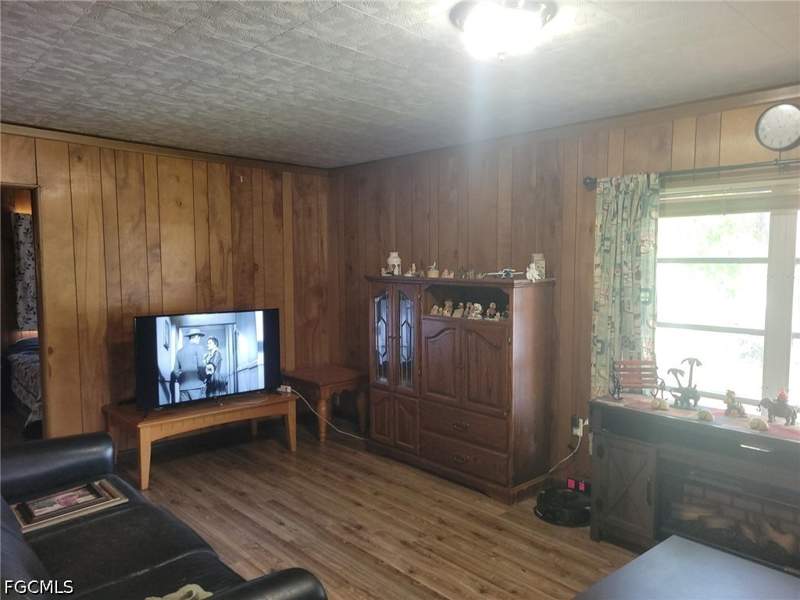 4 bedroom SingleFamilyResidence at 1104 Gulf St, Moore Haven, Moore Haven — photo 4