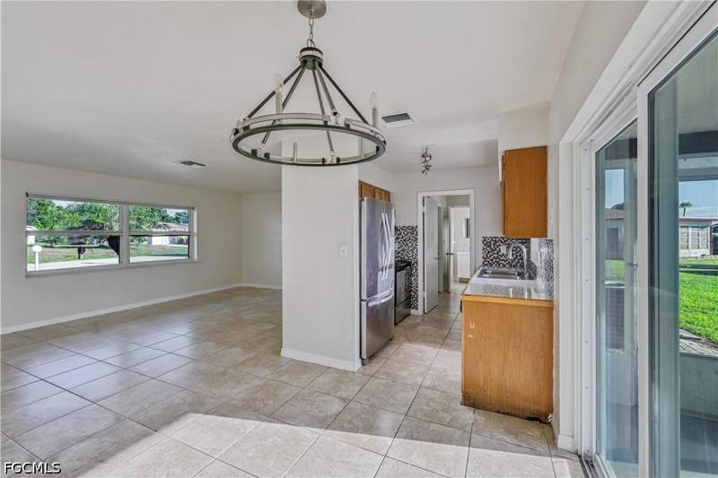 3 bedroom SingleFamilyResidence at 208 Norwich Ave, Lehigh Acres, Lehigh Acres — photo 4