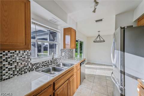 208 Norwich Ave, Lehigh Acres FL - photo 6 of 23