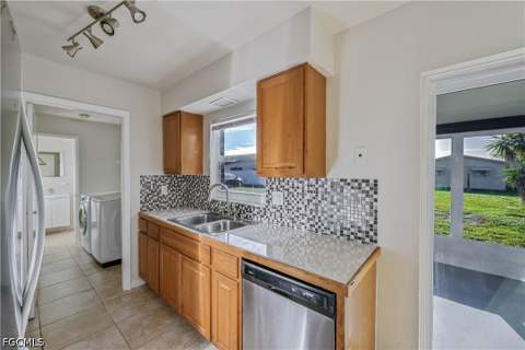208 Norwich Ave, Lehigh Acres FL - photo 7 of 23
