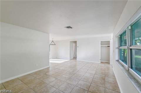 208 Norwich Ave, Lehigh Acres FL - photo 9 of 23