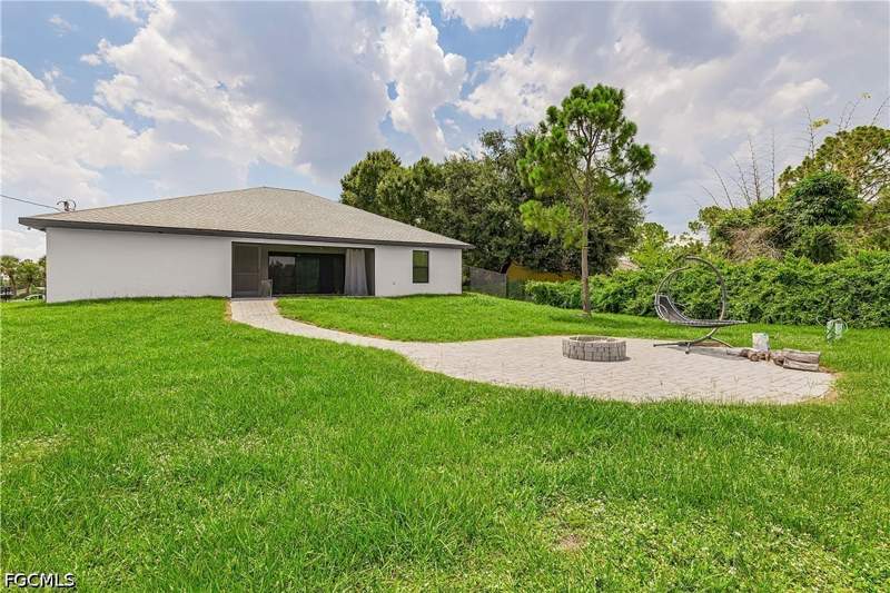 4 bedroom SingleFamilyResidence at 1012 Calvin Ave, Lehigh Acres, Lehigh Acres — photo 5