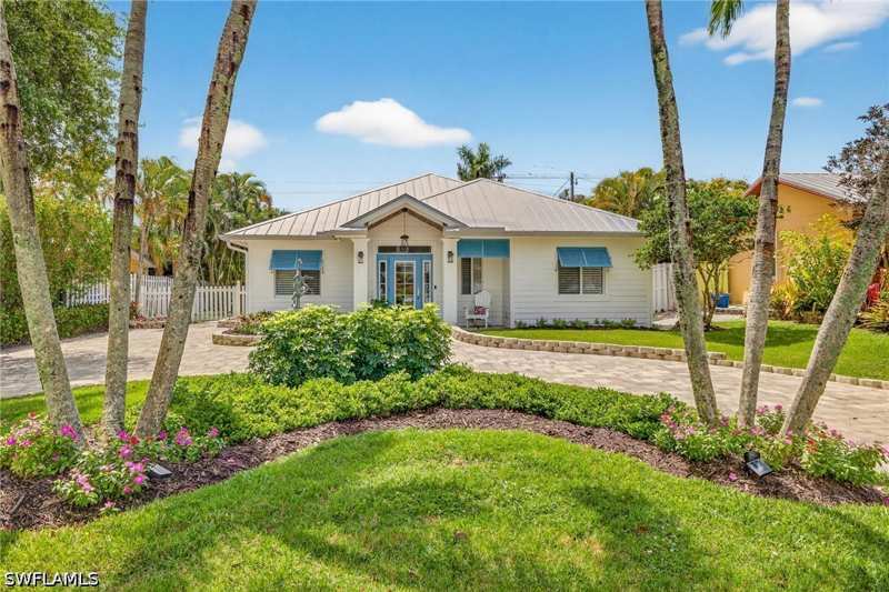 3 bedroom SingleFamilyResidence at 740 5th Ave N, Olde Naples, Naples — photo 1