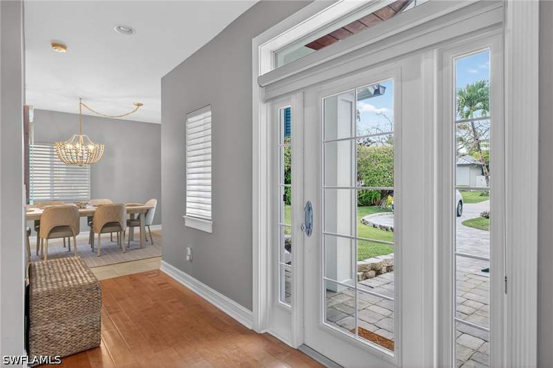 3 bedroom SingleFamilyResidence at 740 5th Ave N, Olde Naples, Naples — photo 4