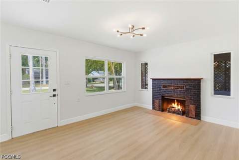 363 New York Dr, Fort Myers FL - photo 6 of 36