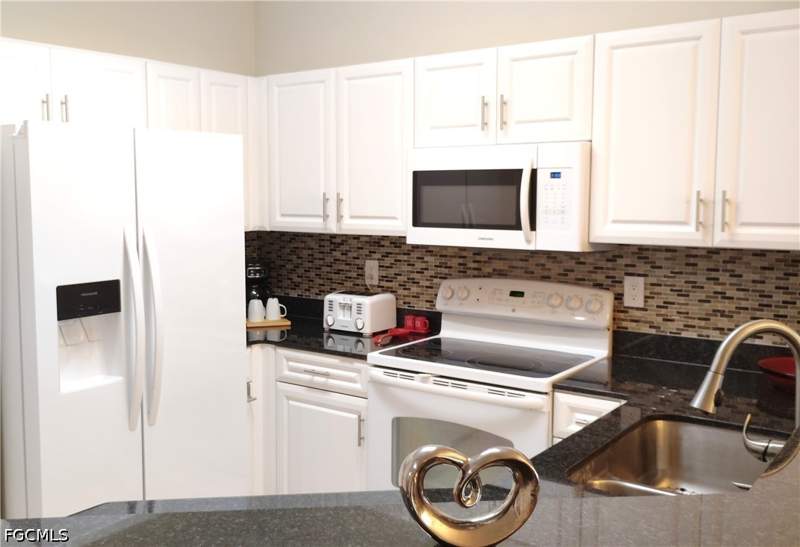 3 bedroom Townhouse at 8629 Athena Ct, Olympia Pointe, Lehigh Acres — photo 4