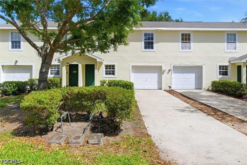 3 bedroom Townhouse at 5257 Leeds Rd, Pate Crest Villas 1, Fort Myers — photo 1