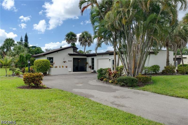 2 bedroom Attached at 4100 Lakewood Blvd F30, Lakewood Villas, Naples — photo 2