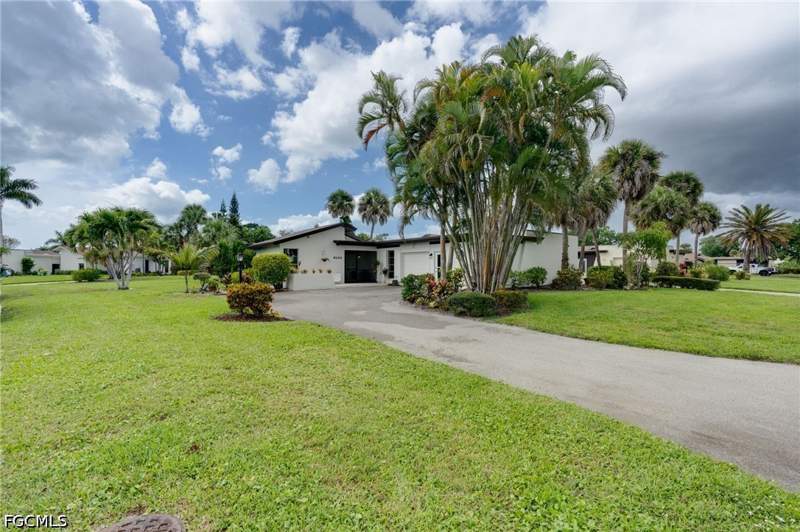 2 bedroom Attached at 4100 Lakewood Blvd F30, Lakewood Villas, Naples — photo 4