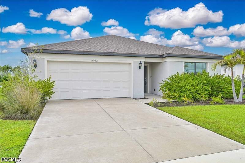 3 bedroom SingleFamilyResidence at 10792 Firebush Cir, Enclaves At Eagle Landing, North Fort Myers — photo 3