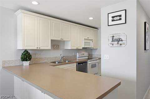 912 SE 46th St 201, Cape Coral FL - photo 13 of 41