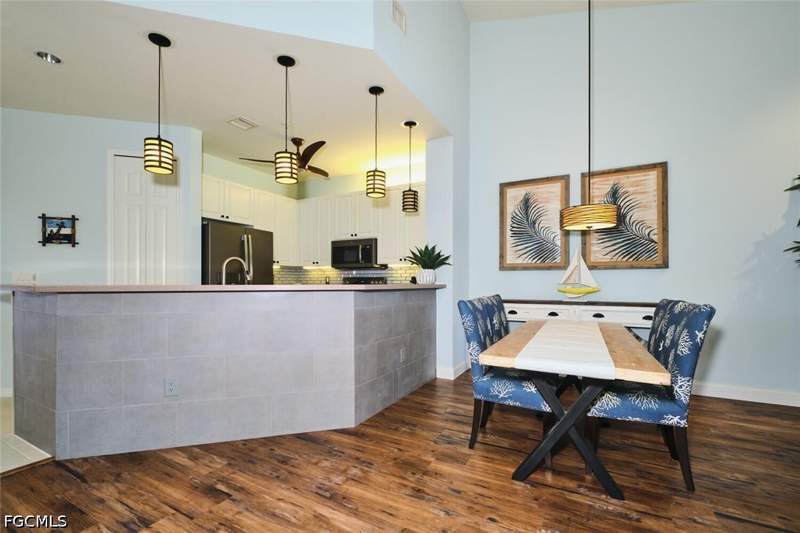 2 bedroom Condominium at 15256 Riverbend Blvd 202, Mariners Cove, North Fort Myers — photo 4