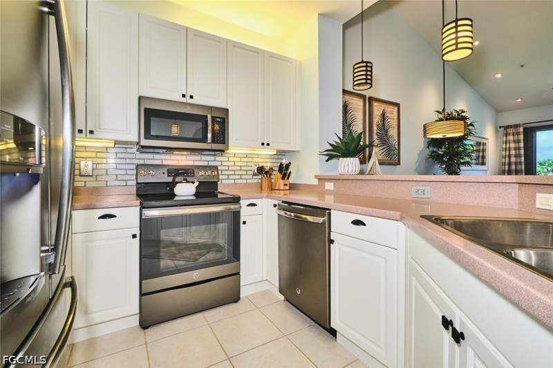 2 bedroom Condominium at 15256 Riverbend Blvd 202, Mariners Cove, North Fort Myers — photo 5