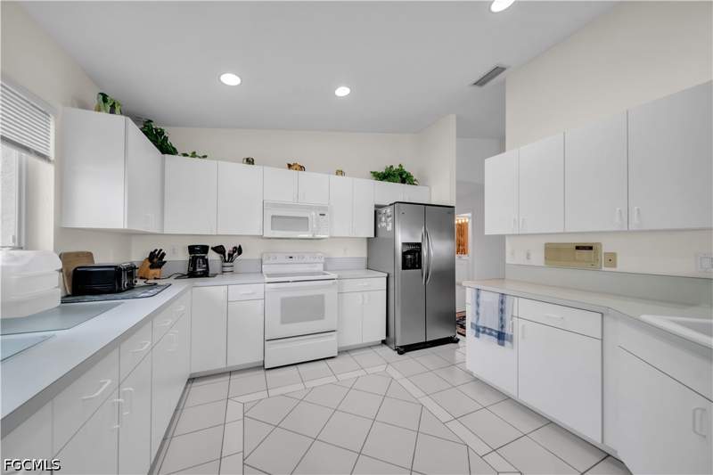 2 bedroom Condominium at 8460 Southbridge Dr 3, Southwind, Estero — photo 3