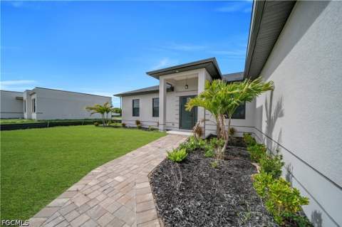 513 NW 25th Ter, Cape Coral FL - photo 12 of 39