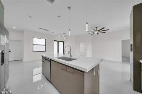 513 NW 25th Ter, Cape Coral FL - photo 17 of 39