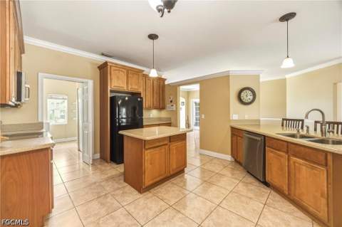 3512 SW 17th Pl, Cape Coral FL - photo 7 of 29