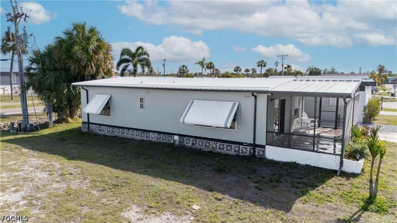 2 bedroom ManufacturedHome at 5655 Captain John Smith Loop, Old Bridge Village, North Fort Myers — photo 5
