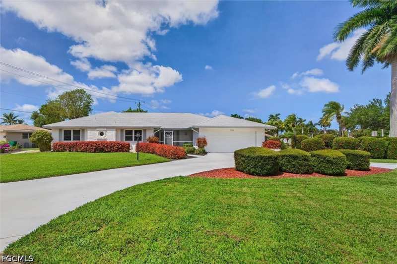 4 bedroom SingleFamilyResidence at 5148 Fairfield Dr, Tanglewood, Fort Myers — photo 1